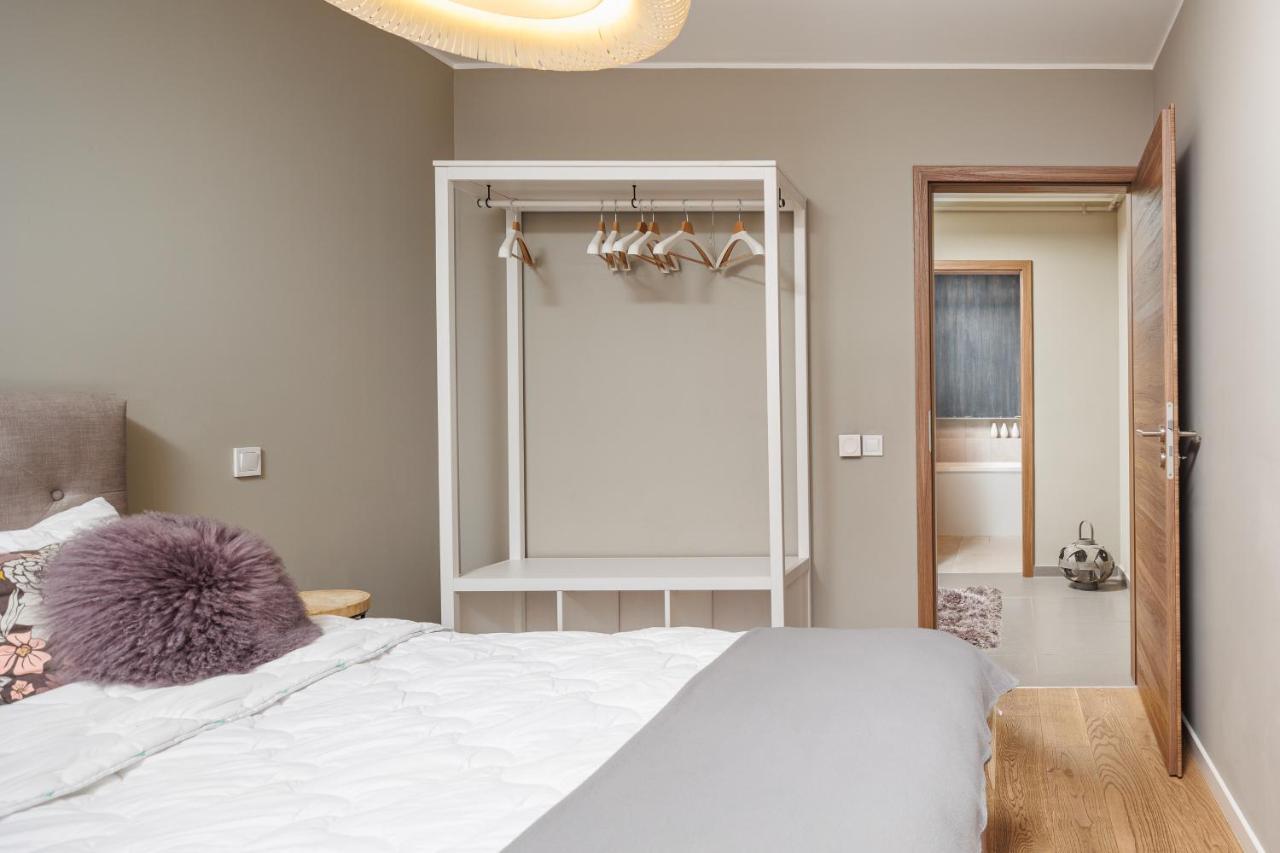 Cosmopolit Booking Braşov Exteriör bild