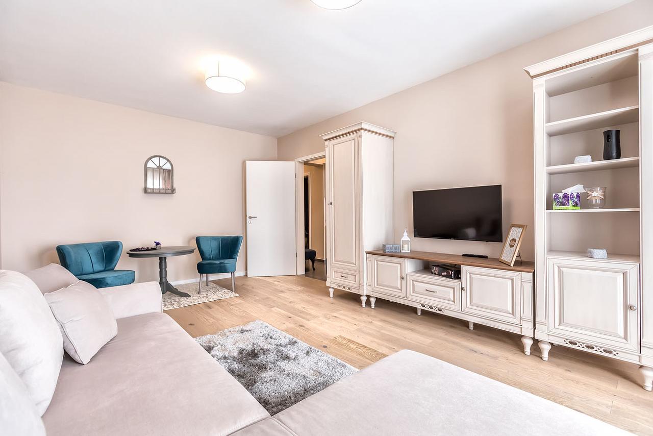 Cosmopolit Booking Braşov Exteriör bild
