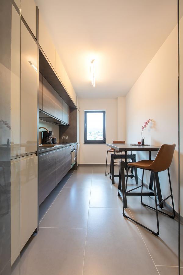 Cosmopolit Booking Braşov Exteriör bild