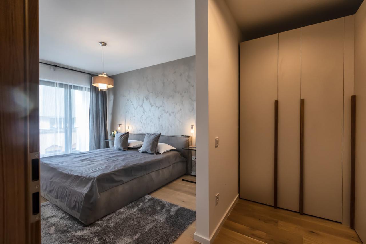Cosmopolit Booking Braşov Exteriör bild