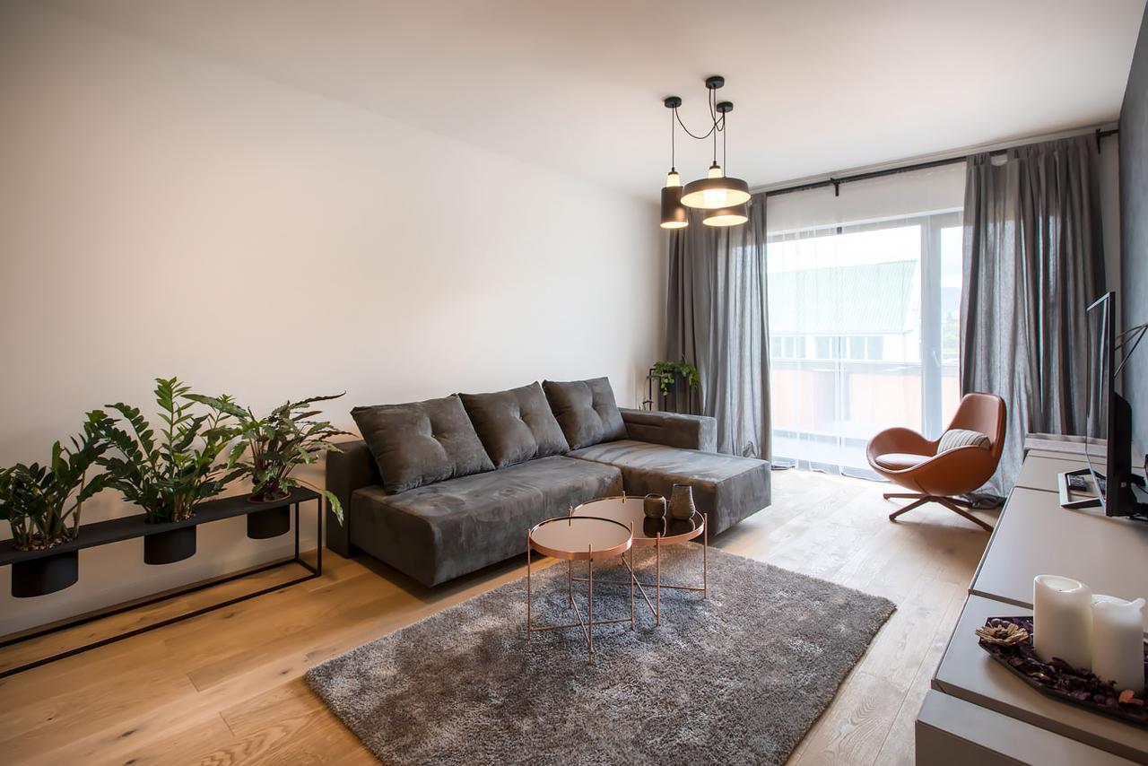 Cosmopolit Booking Braşov Exteriör bild