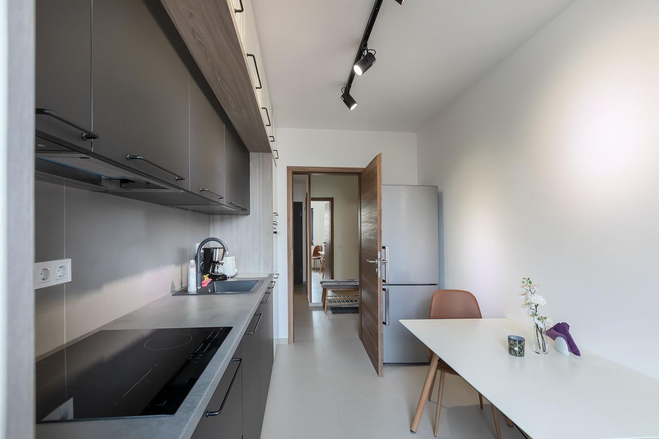 Cosmopolit Booking Braşov Exteriör bild