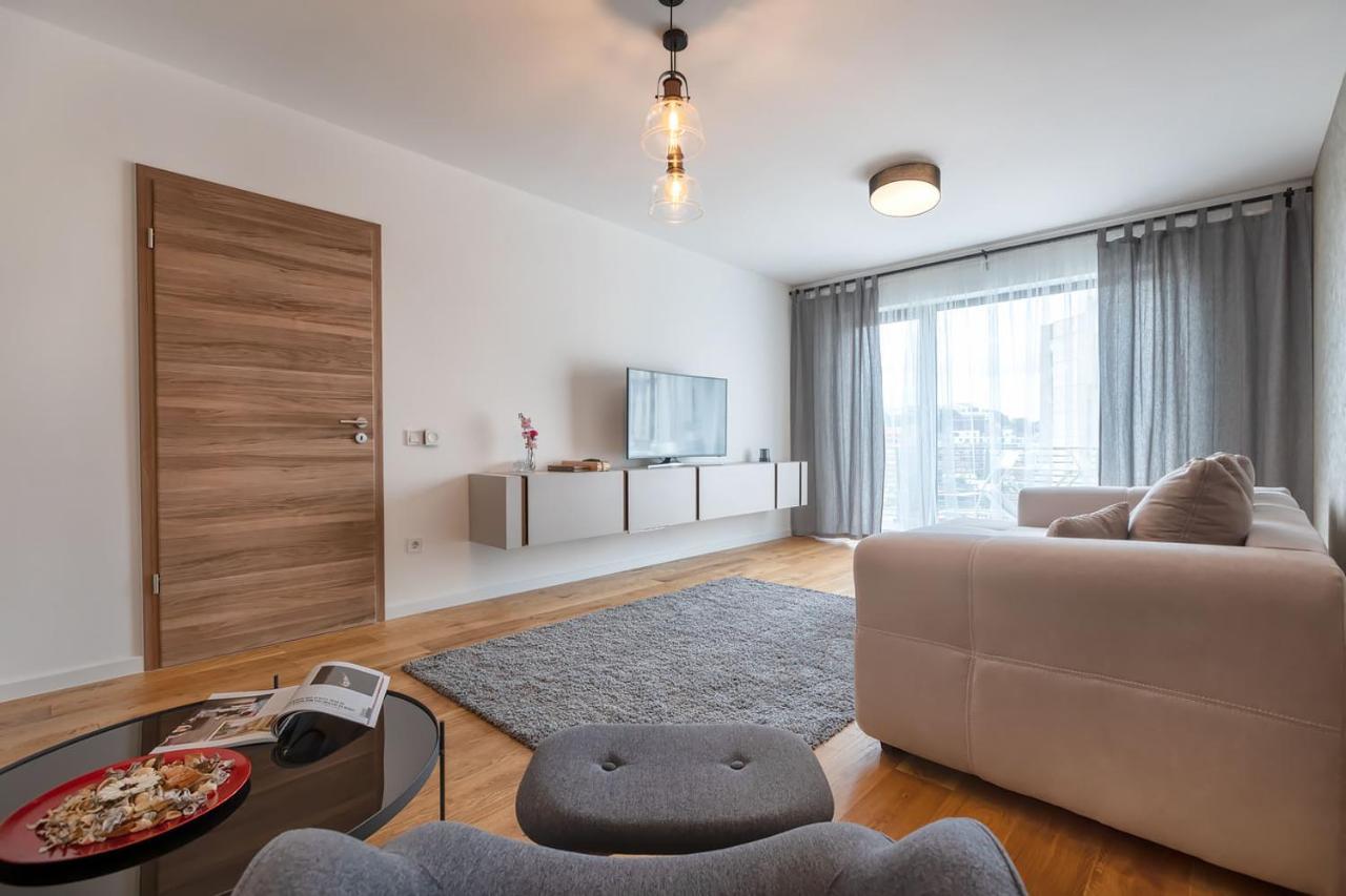 Cosmopolit Booking Braşov Exteriör bild