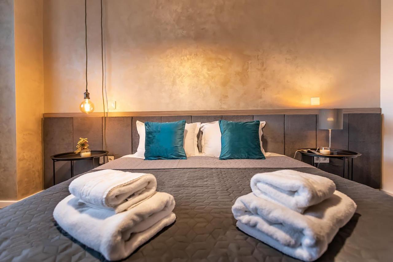 Cosmopolit Booking Braşov Exteriör bild