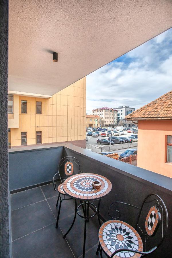 Cosmopolit Booking Braşov Exteriör bild